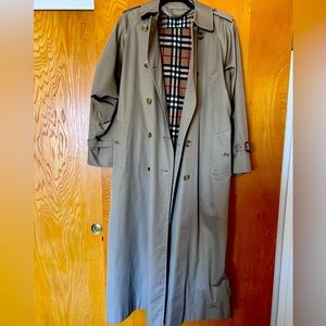 Burberry Trench Coat with inner liner.